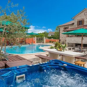 Complex Anja 3*, Sveti Lovreč Pazenatički Kroatien