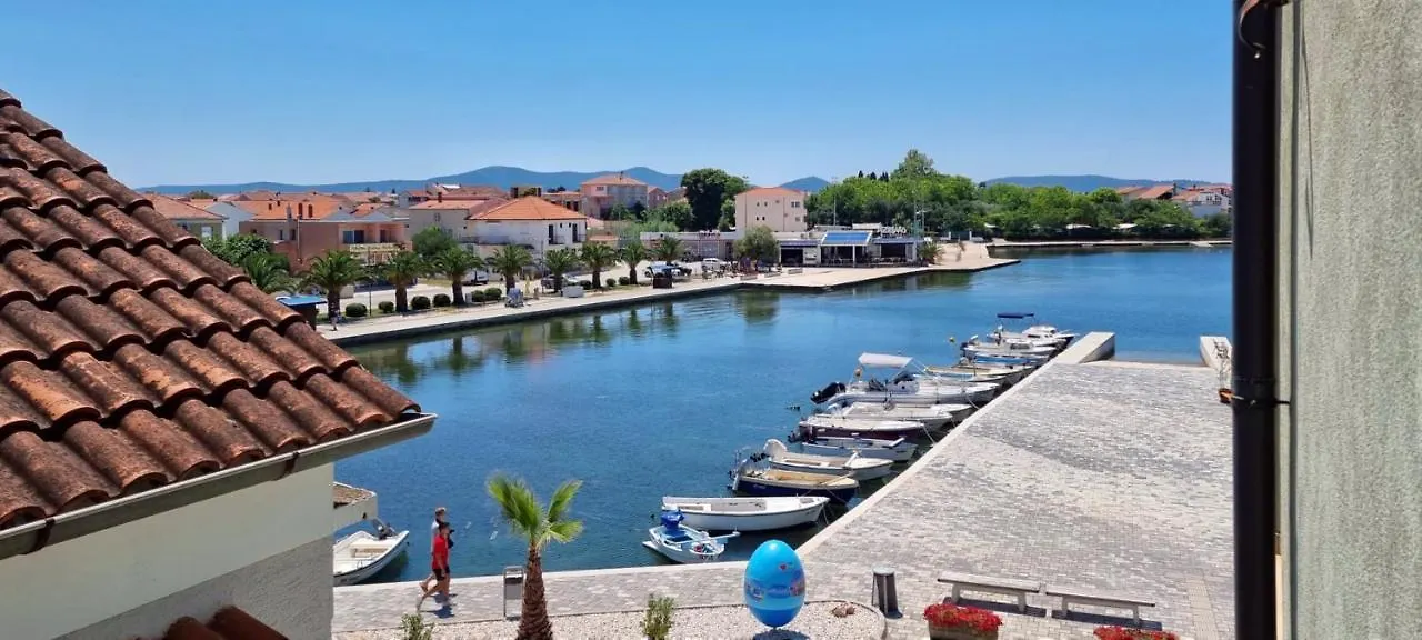Old Town Heritage By Mrav Sukošan Bed & Breakfast